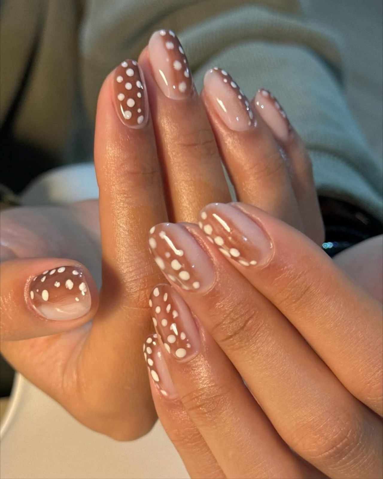 Short Oval Nude Base White Polka Dot Accent Nails Short Oval Nude Base White Polka Dot Accent Nails — Animal Print Nails