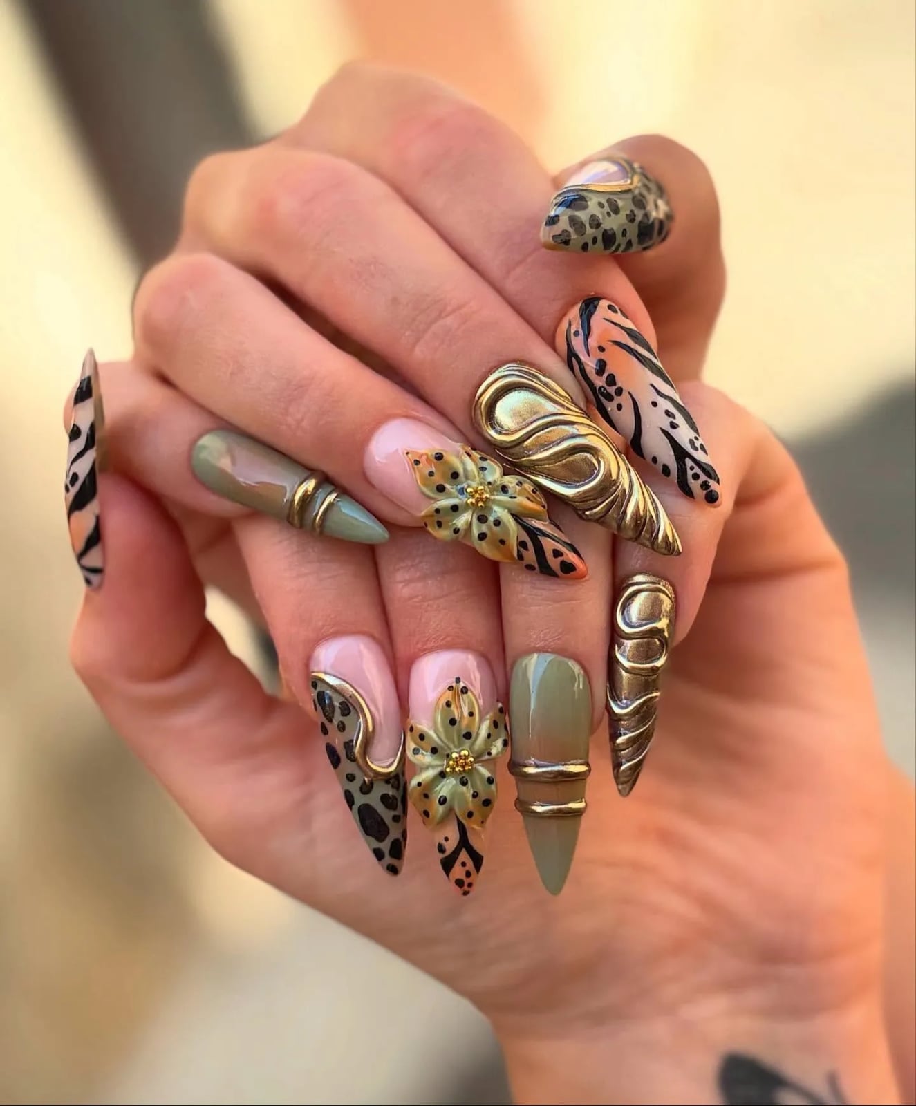 Long Stiletto Animal Print with Charms and Abstract Art Long Stiletto Animal Print with Charms and Abstract Art — Animal Print Nails