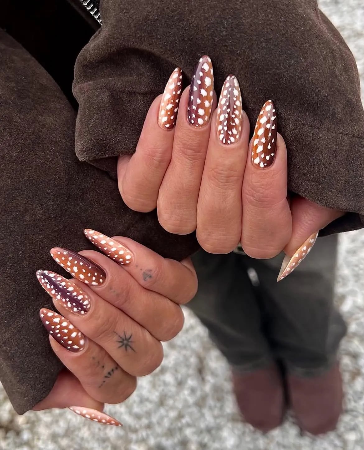 Glossy Brown and White Deer Print Long Almond Nails Glossy Brown and White Deer Print Long Almond Nails — Animal Print Nails