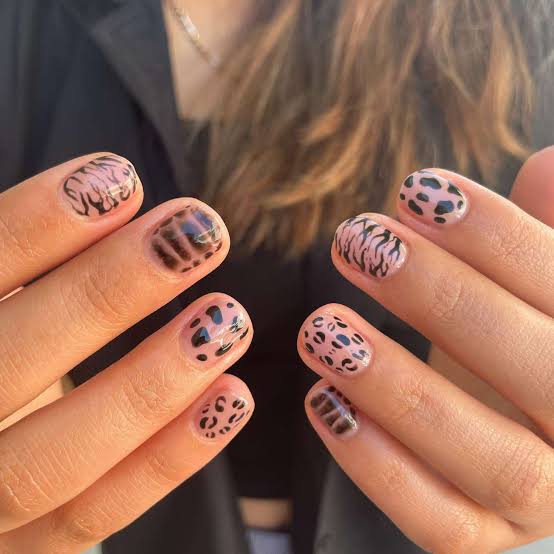 Short Oval Pink and Black Leopard Tiger Mix Nails Short Oval Pink and Black Leopard Tiger Mix Nails — Animal Print Nails