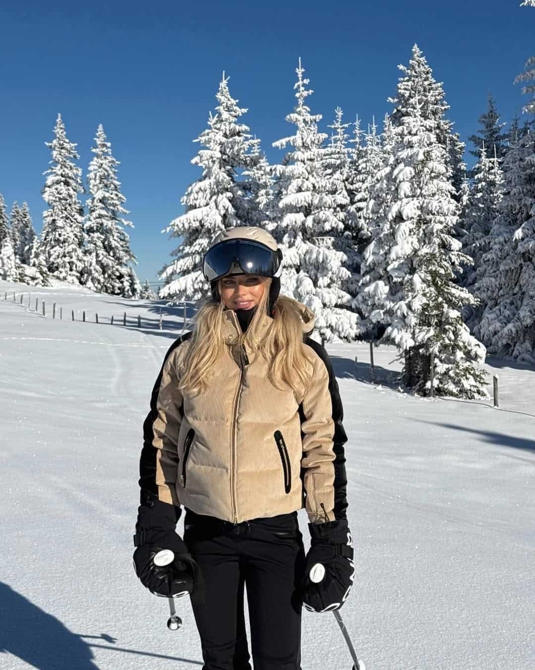 Corduroy Puffer With Black Ski Pants Corduroy Puffer With Black Ski Pants — Apres Ski Outfits