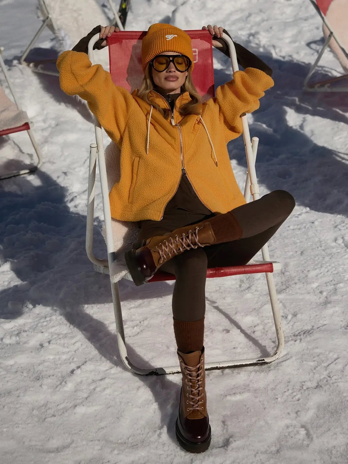 Yellow Fleece Jacket With Brown Leggings Yellow Fleece Jacket With Brown Leggings — Apres Ski Outfits