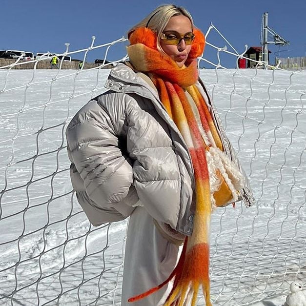 Puffer Jacket With Bold Plaid Scarf Puffer Jacket With Bold Plaid Scarf — Apres Ski Outfits