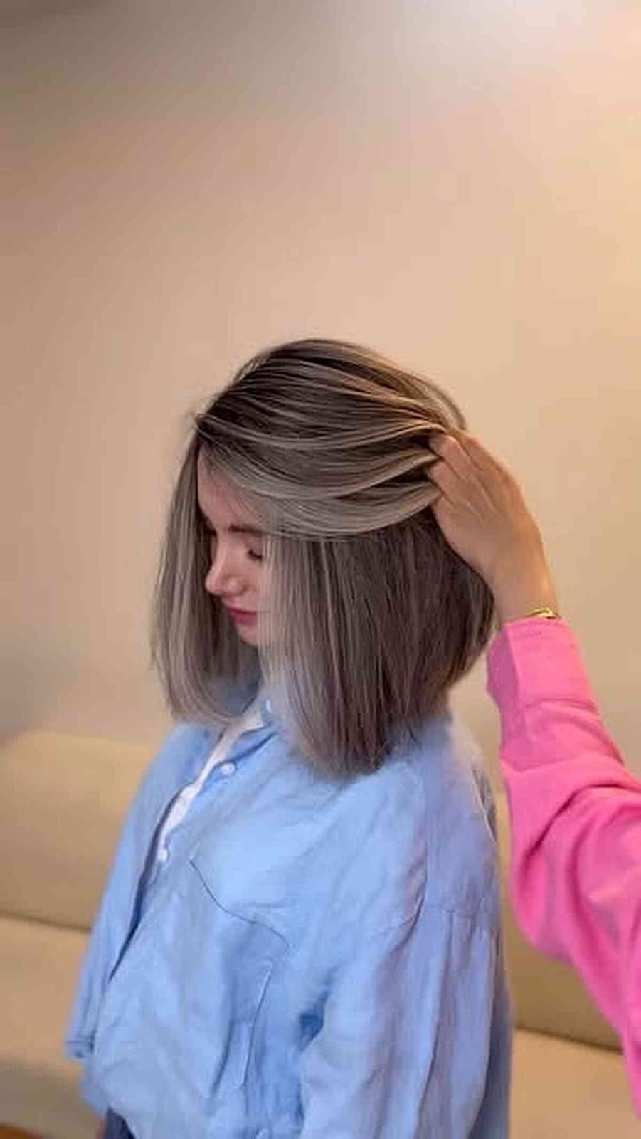 Collarbone Bob With Curtain Bangs And Highlights Collarbone Bob With Curtain Bangs And Highlights — Ash Blonde