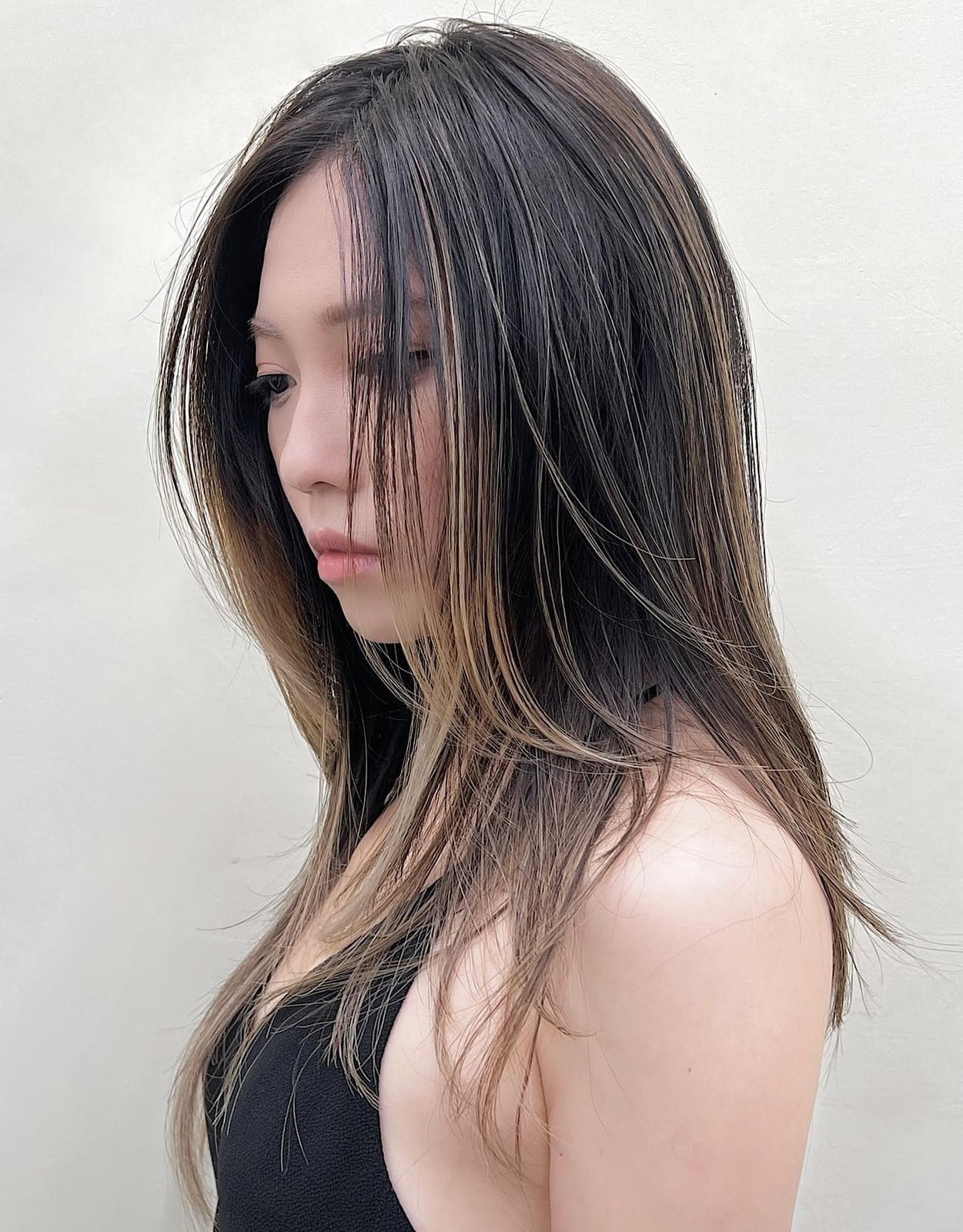 Collarbone Layers With Blonde Highlights Collarbone Layers With Blonde Highlights — Asian Haircuts