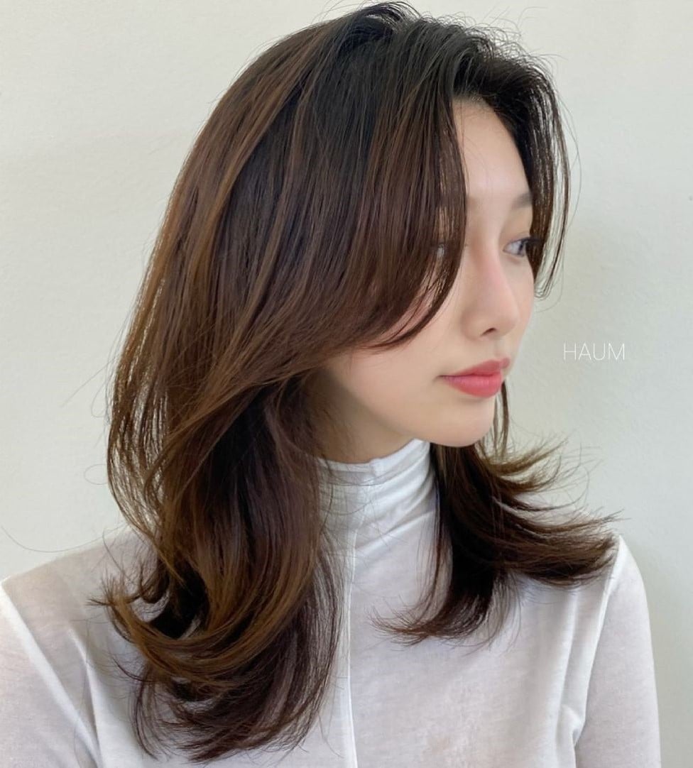 Mid-Back Layers With Face-Framing Bangs Mid-Back Layers With Face-Framing Bangs — Asian Haircuts