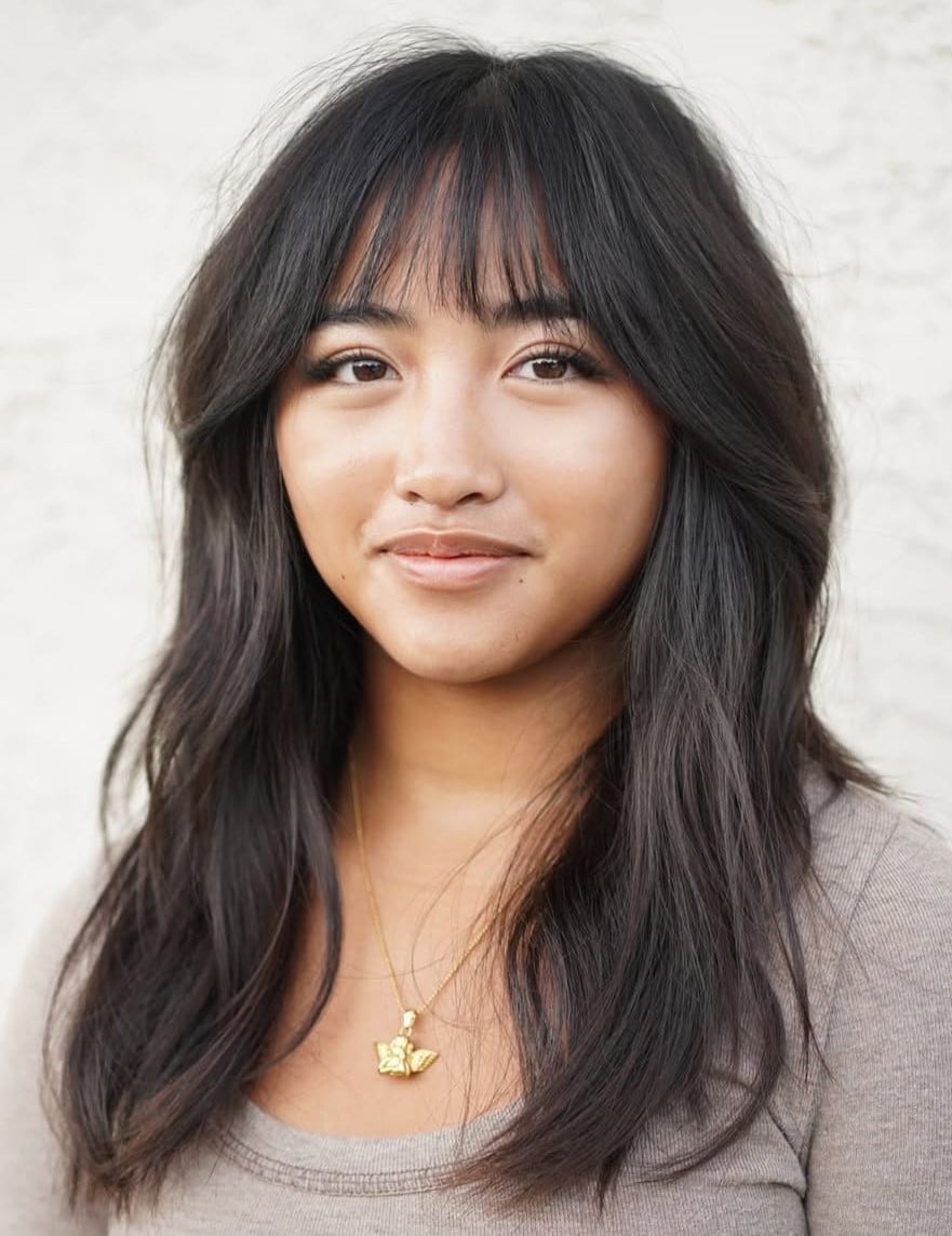 Mid-Back Layers With Curtain Bangs and Air-Dried Texture Mid-Back Layers With Curtain Bangs and Air-Dried Texture — Asian Haircuts