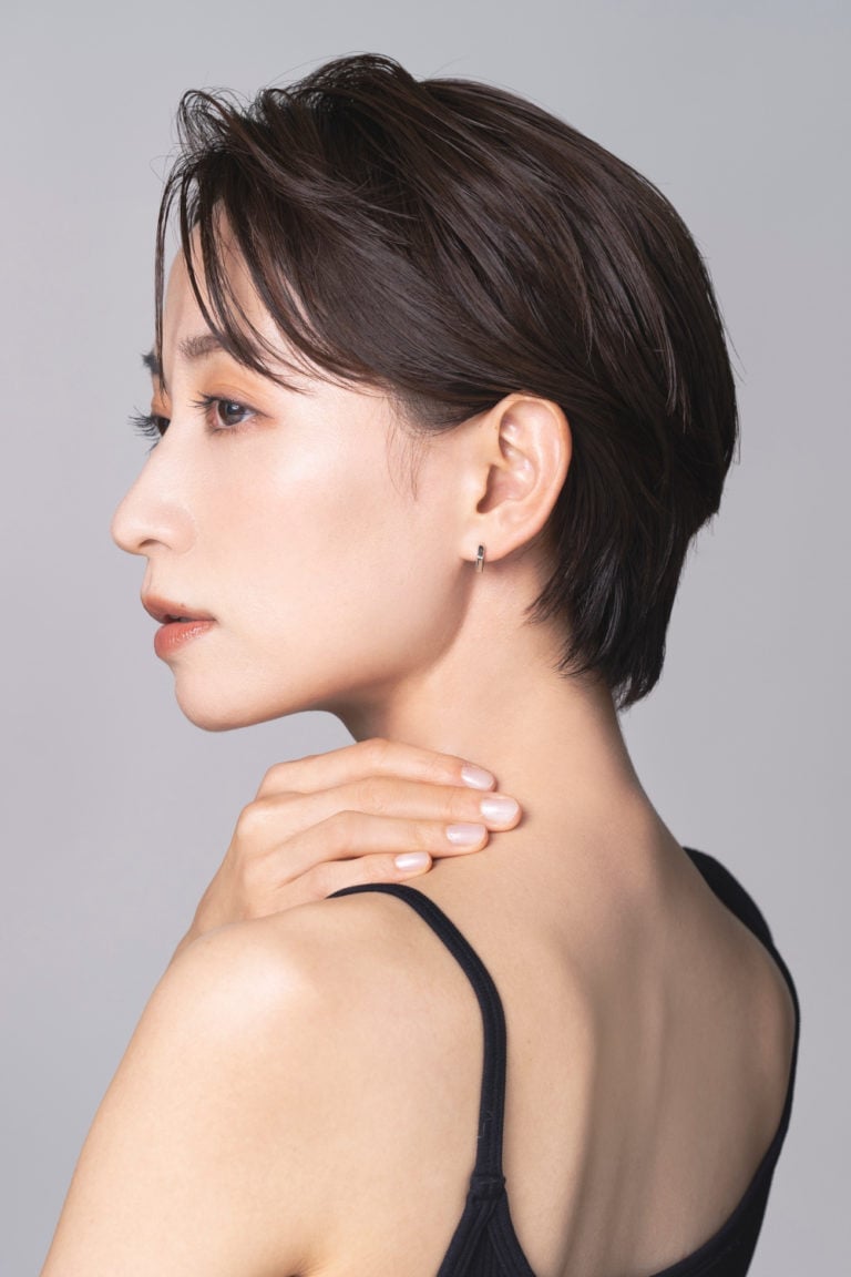 Mid-Back Layers With Wispy Bangs, Ear Mid-Back Layers With Wispy Bangs, Ear — Asian Haircuts