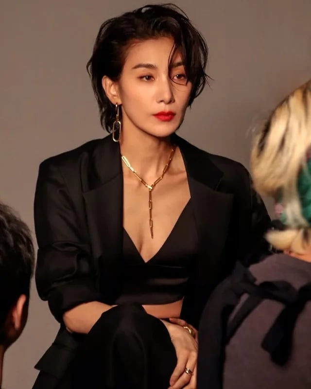 Short Choppy Shag With Side Swept Bangs Short Choppy Shag With Side Swept Bangs — Asian Haircuts