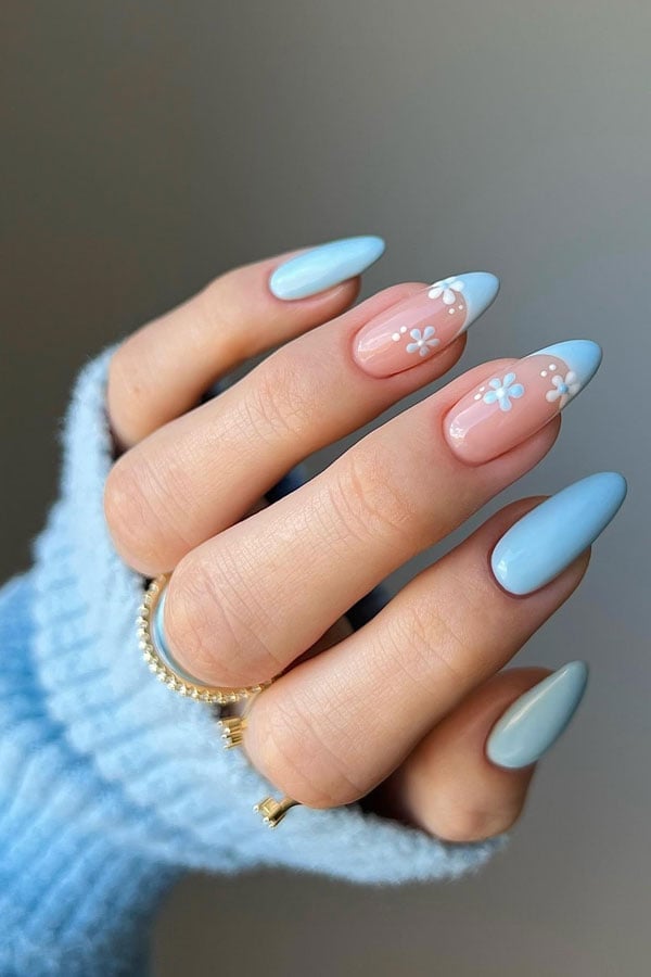 Medium Almond Baby Blue Floral Dots Medium Almond Baby Blue Floral Dots — Baby Blue Nails