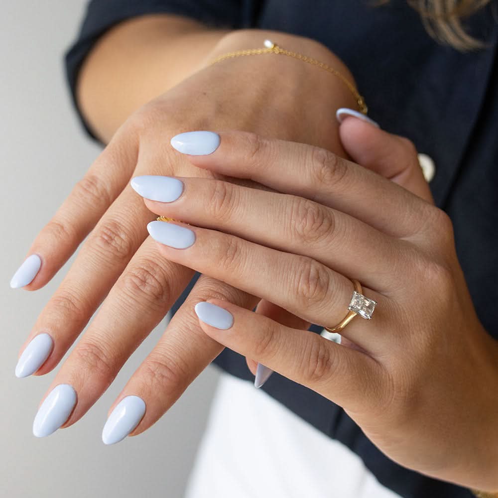 Medium Oval Pale Baby Blue Glossy Medium Oval Pale Baby Blue Glossy — Baby Blue Nails