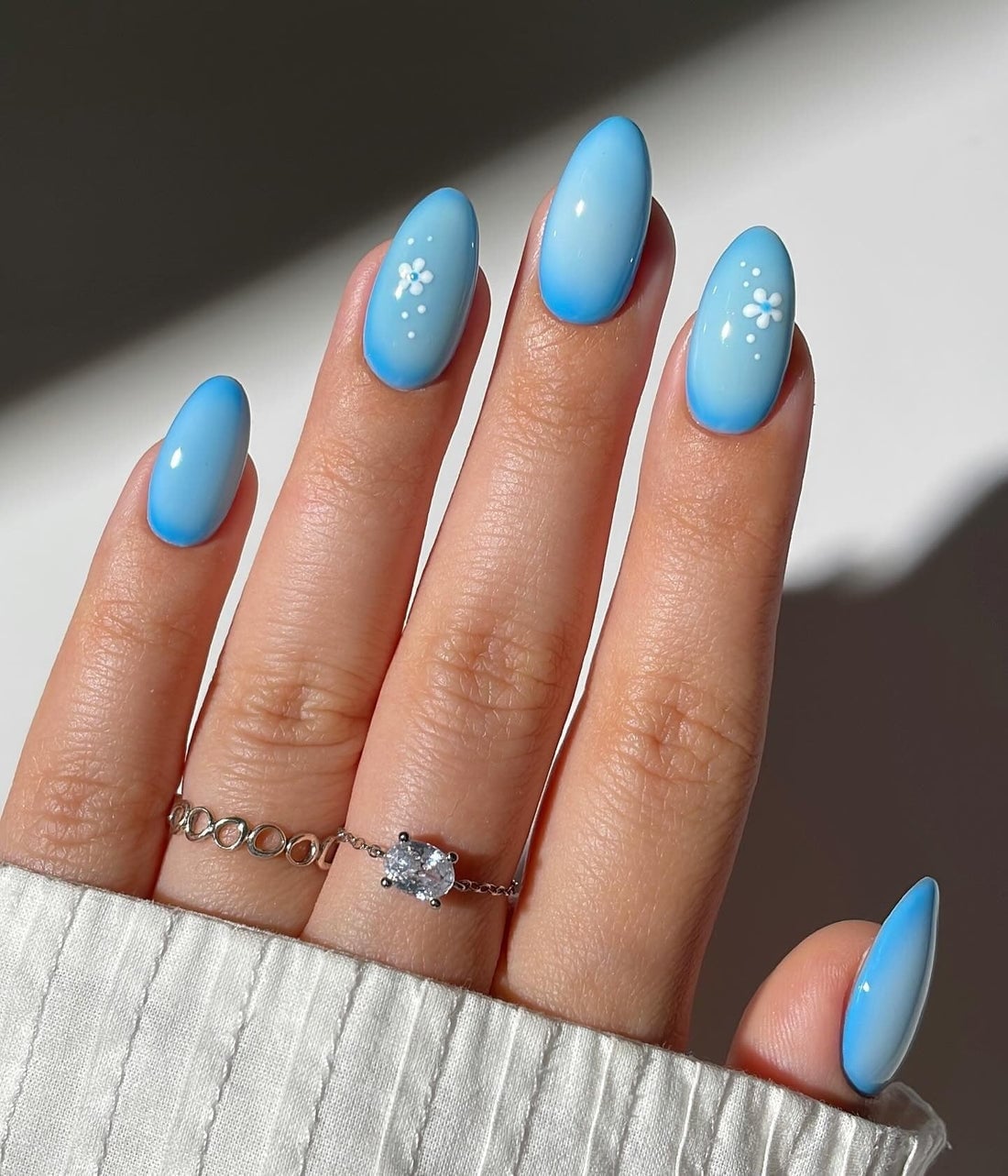 Medium Oval Sheer Pink Gold Leaf Medium Oval Sheer Pink Gold Leaf — Baby Blue Nails