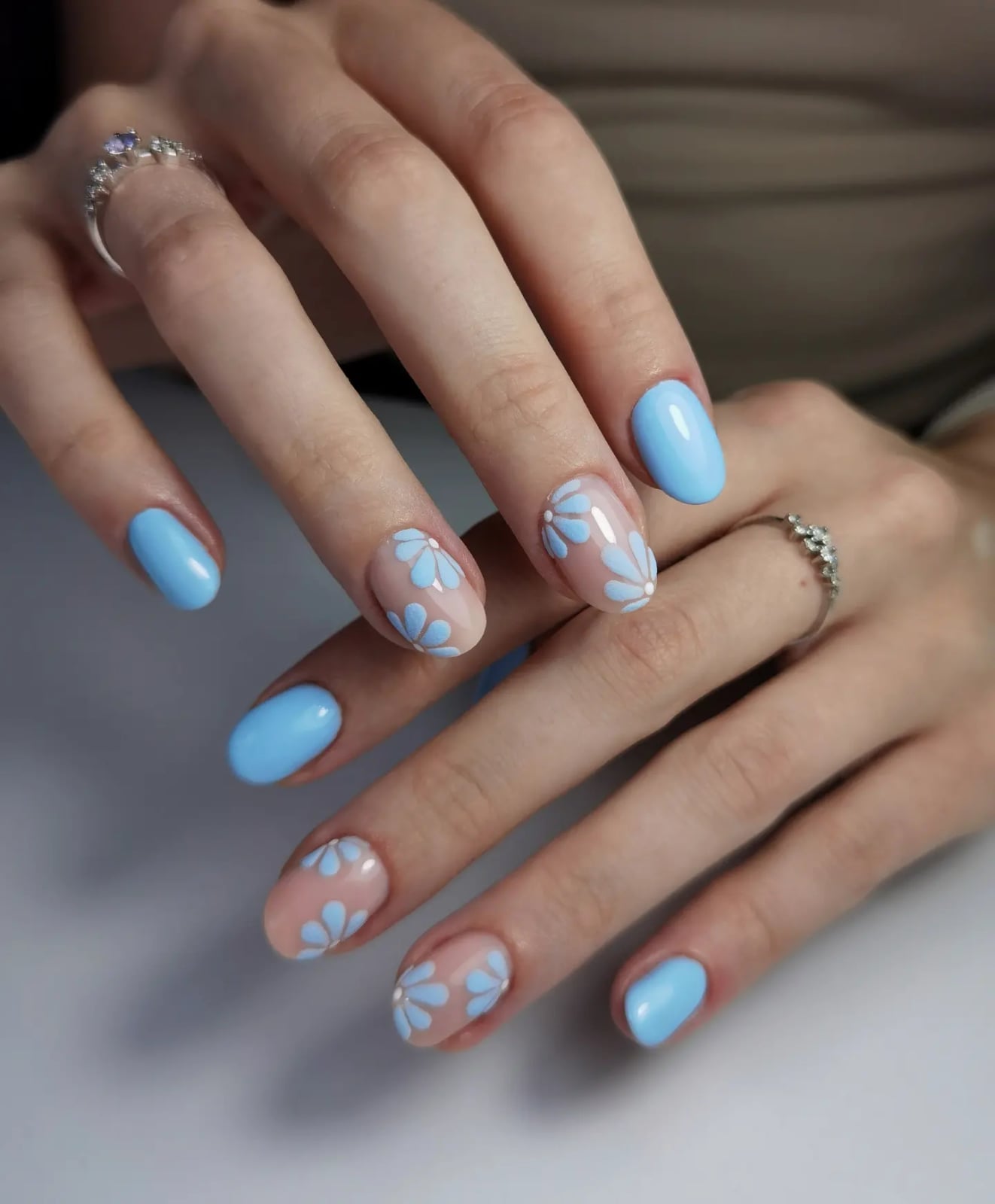 Short Oval Baby Blue Floral Accents Short Oval Baby Blue Floral Accents — Baby Blue Nails
