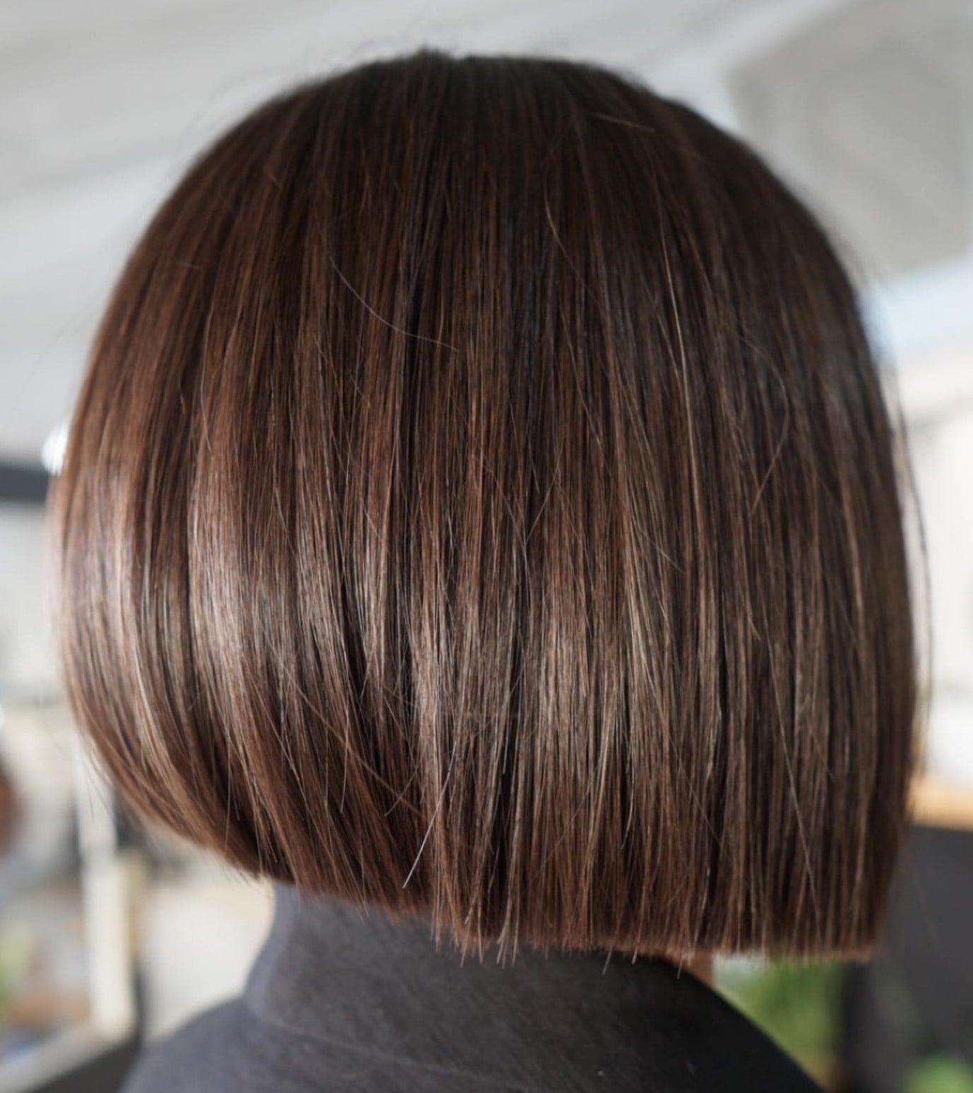 Classic French Bob Dark Brown, подбородок — Back Haircuts