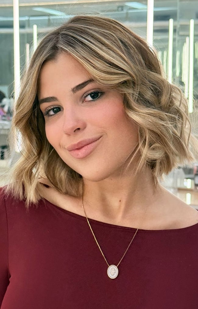 Chin Bob With Honey Balayage And Face-Framing Layers, Close-Up Take — Balayage Bob