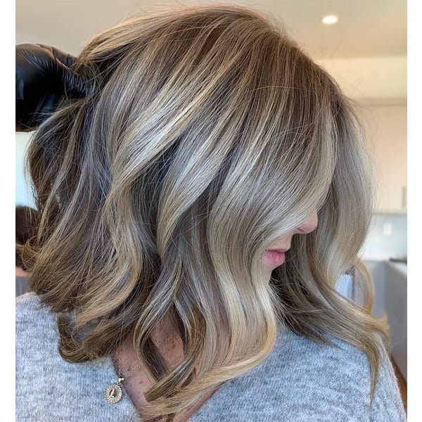 Collarbone Bob With Platinum Highlights — Balayage Bob