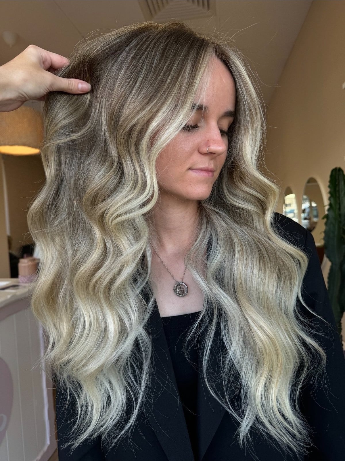 Mid-Back Dark Brown Base With Blonde Balayage and Face-Framing Layers — Balayage Hair Blonde