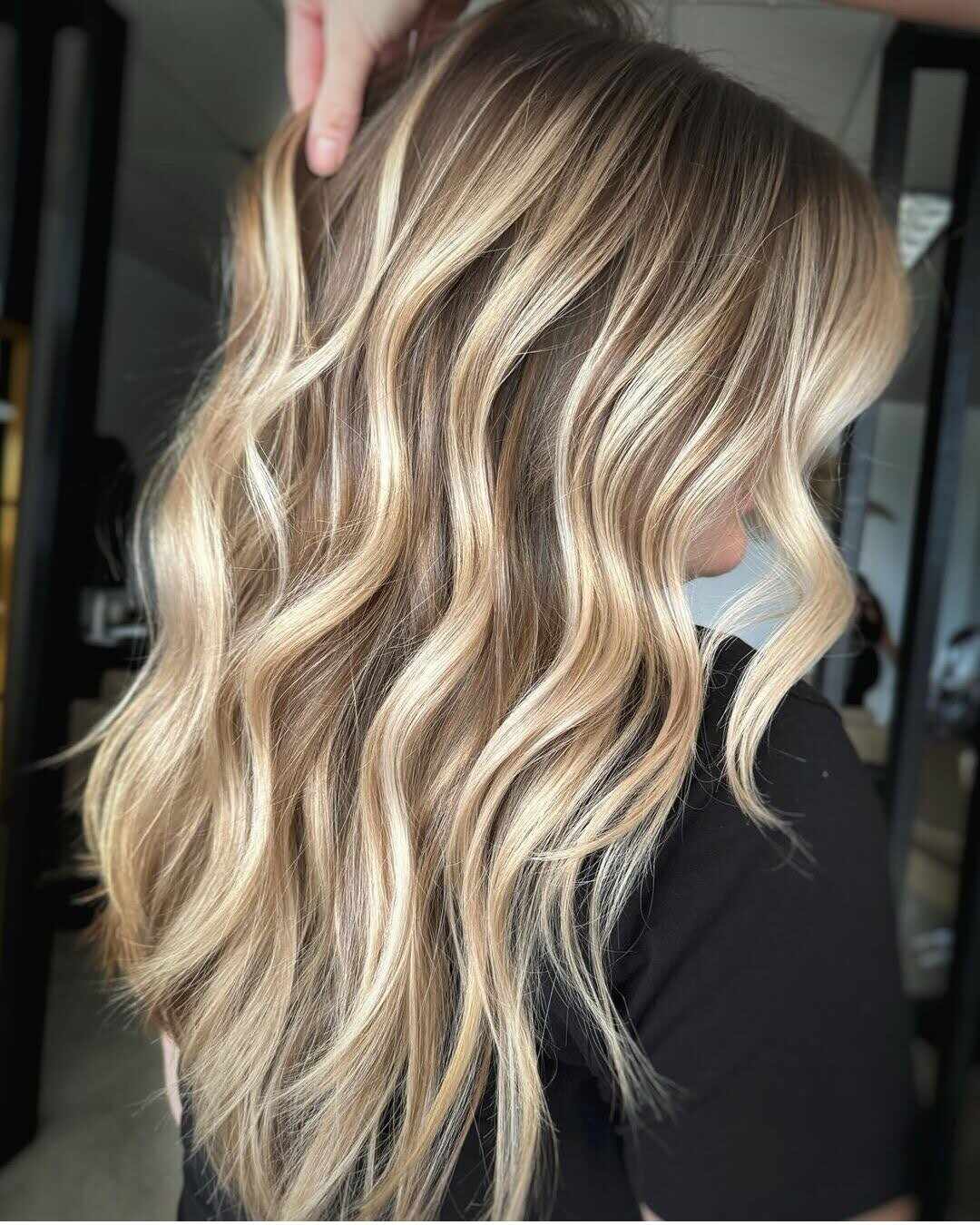Mid-Back Medium Brown With Seamless Blonde Balayage — Balayage Highlights