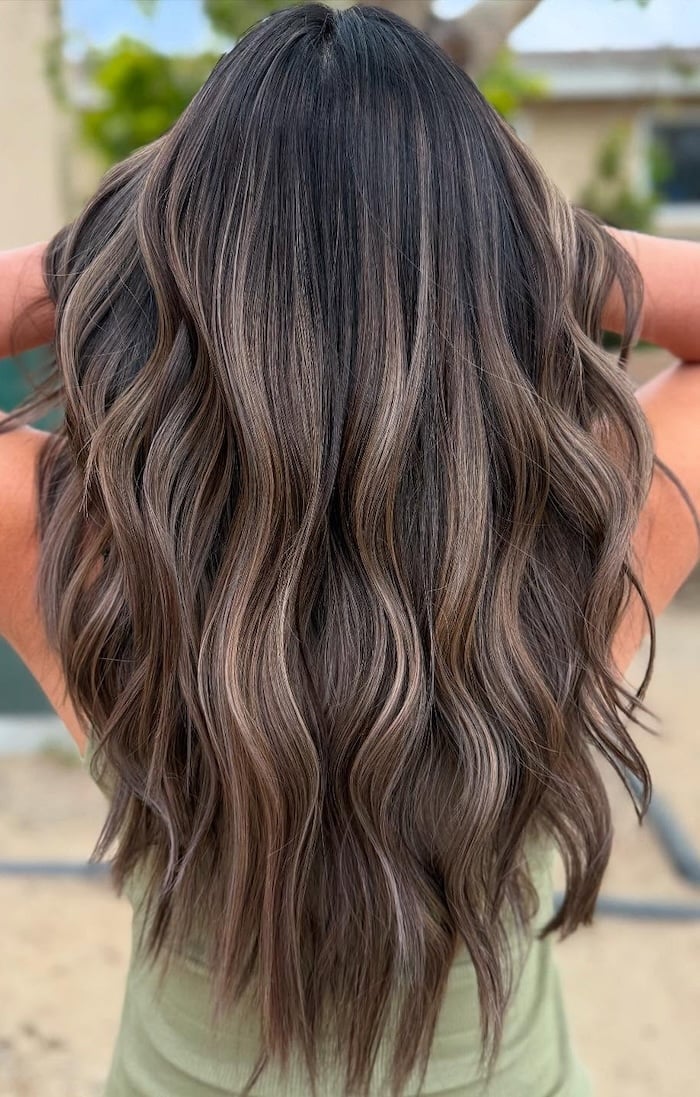 Dark Brown Mid-Back With Lived-In Beige Highlights
