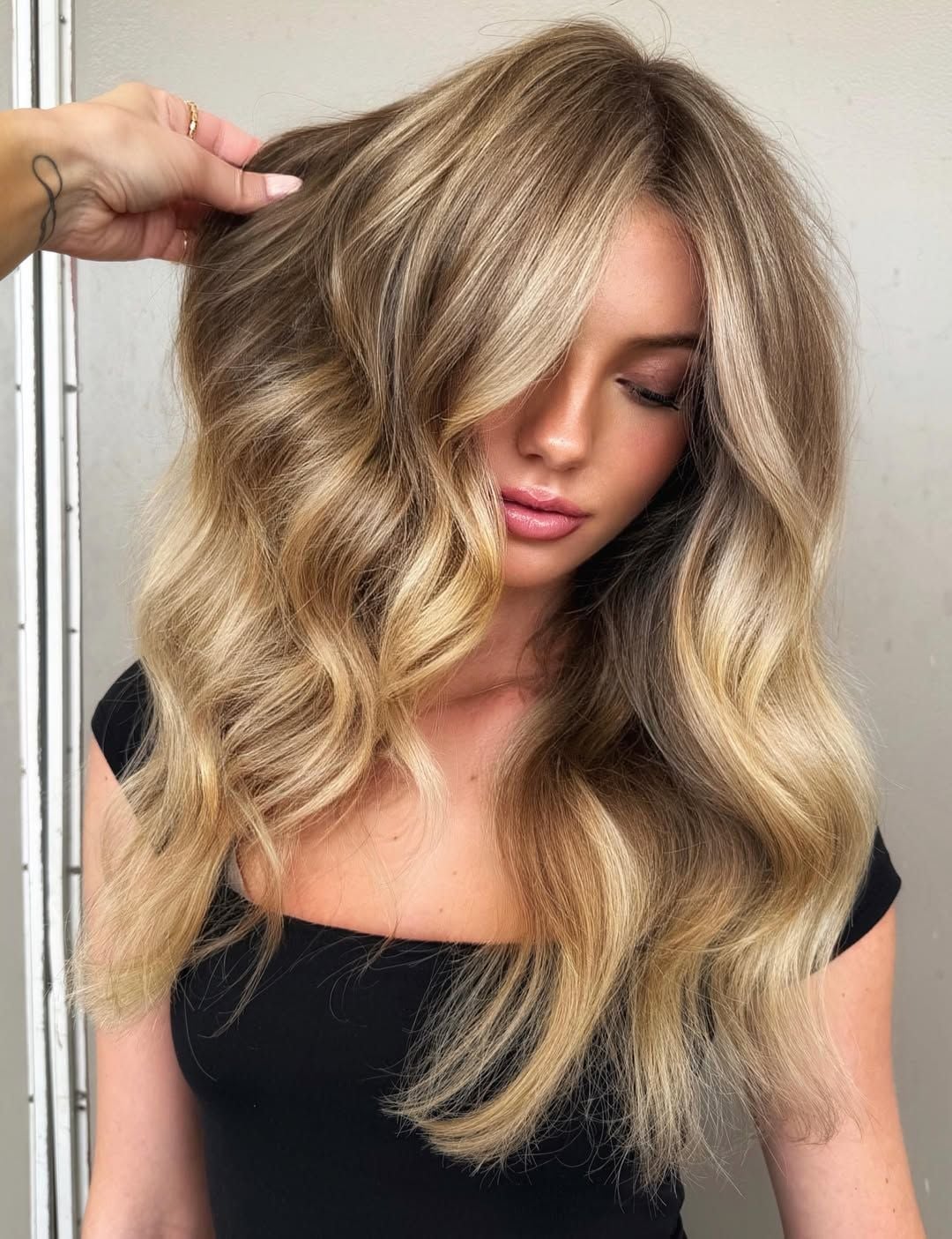 Medium Brown Mid-Back With Beige Blonde Highlights — Beige Highlights