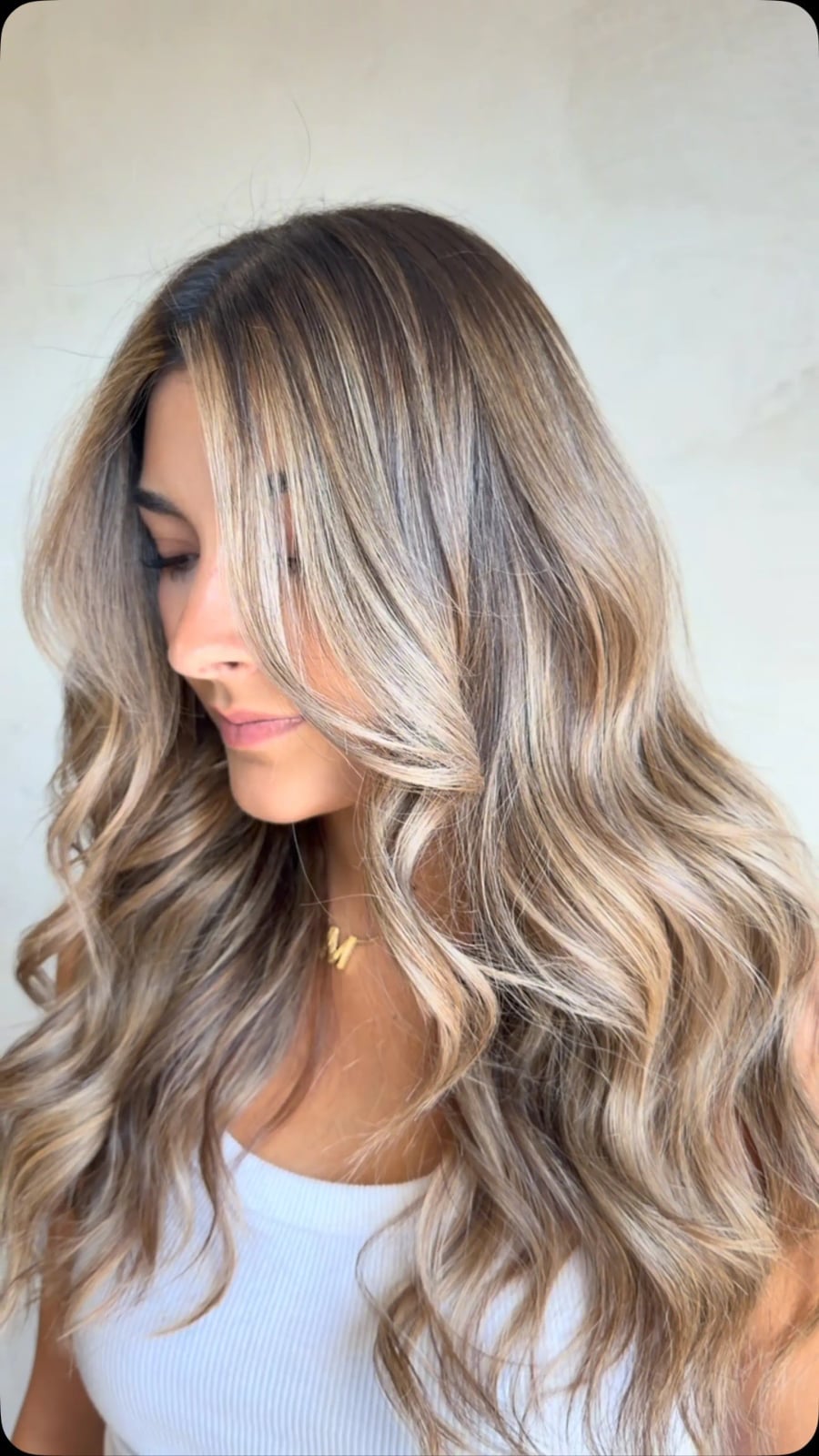 Mid-Back With Face-Framing Beige Highlights