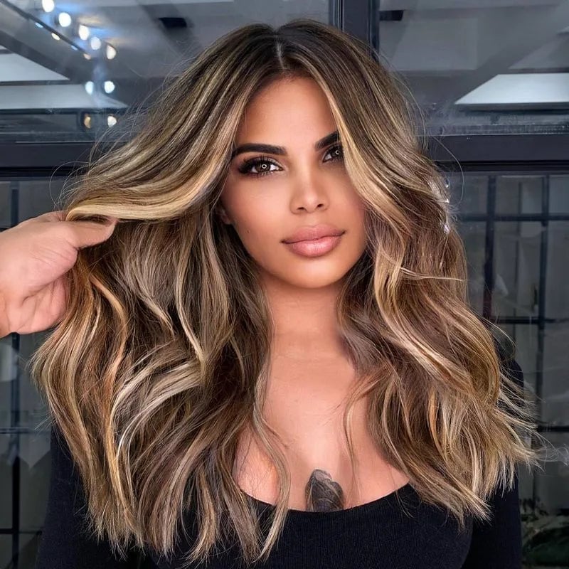 Collarbone Dark Blonde With Sun-Kissed Beige Highlights