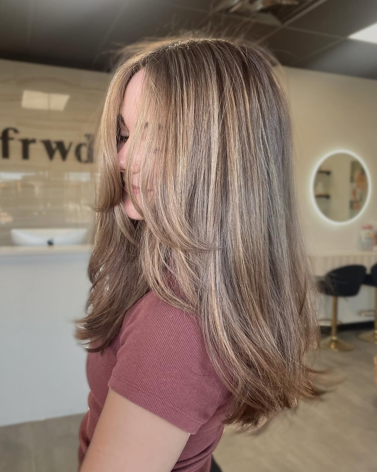 Shoulder Length With Face-Framing Beige Highlights