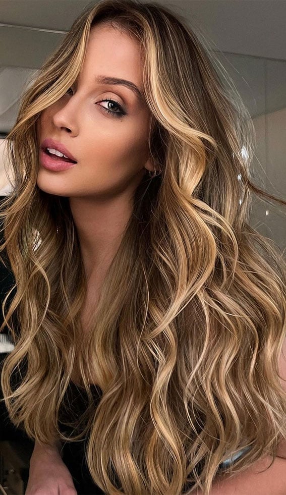 Beige Blonde With Face-Framing Layers and Bangs — Beige Highlights