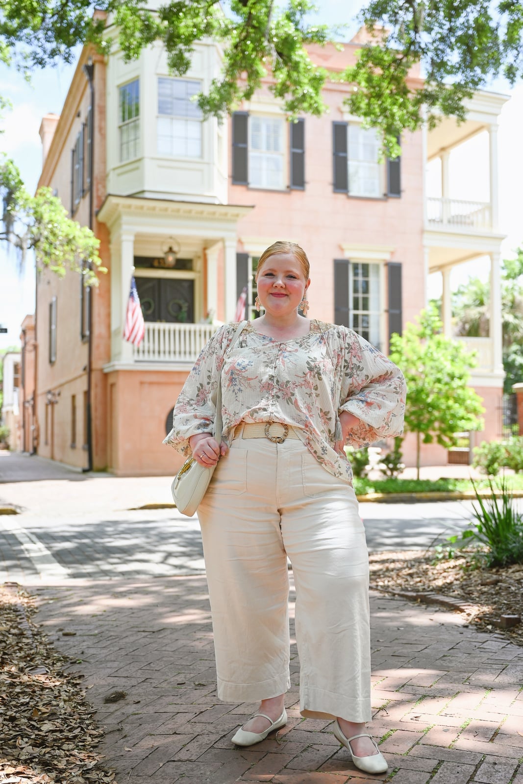 Cream Wide Leg Trousers With Floral Blouse and Round Buckle Belt — Beige Pants Outfits