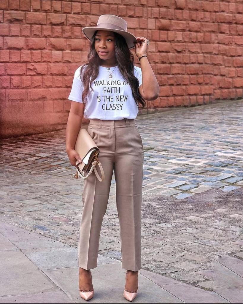Beige Tailored Trousers With White T-Shirt And Hat, Close-Up Take — Beige Pants Outfits