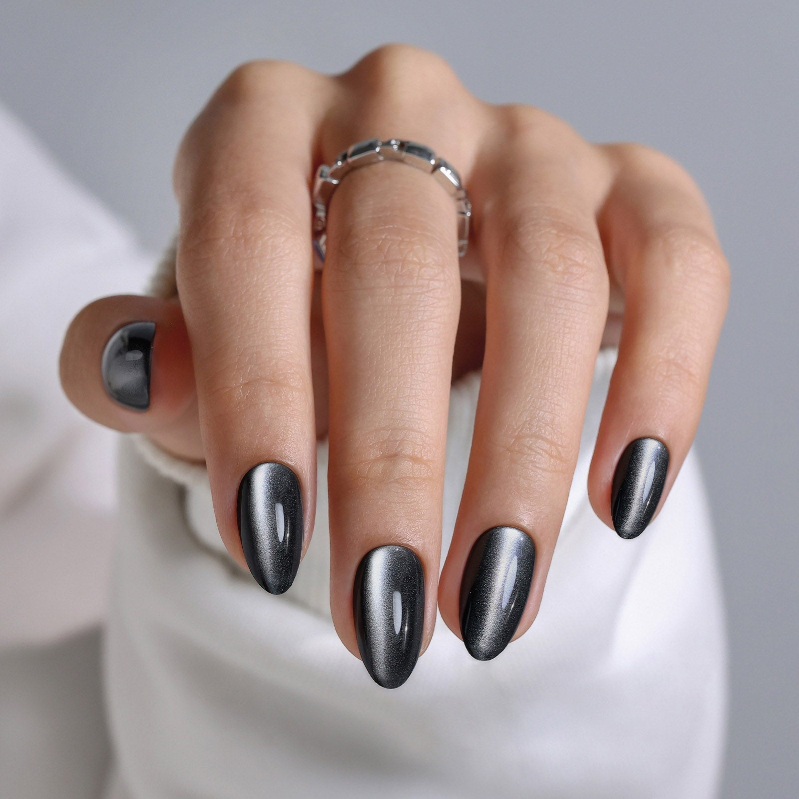 Dark Gray Cat-Eye Almond Nails Dark Gray Cat-Eye Almond Nails — Black Almond Nails