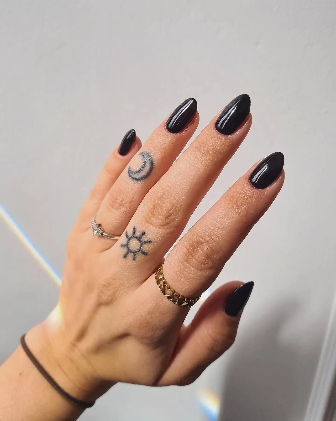 Solid Glossy Black Short Almond Nails Solid Glossy Black Short Almond Nails — Black Almond Nails
