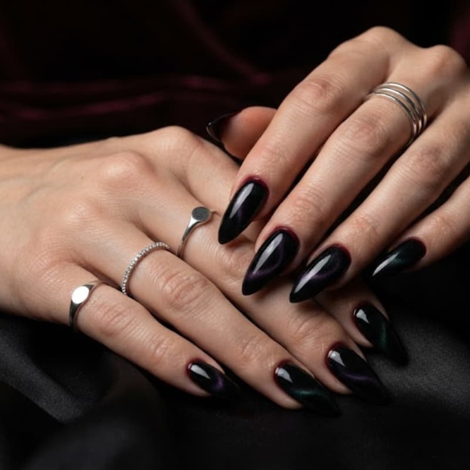 Green Purple Undertone Long Stiletto Almond Cat-Eye Green Purple Undertone Long Stiletto Almond Cat-Eye — Black Almond Nails