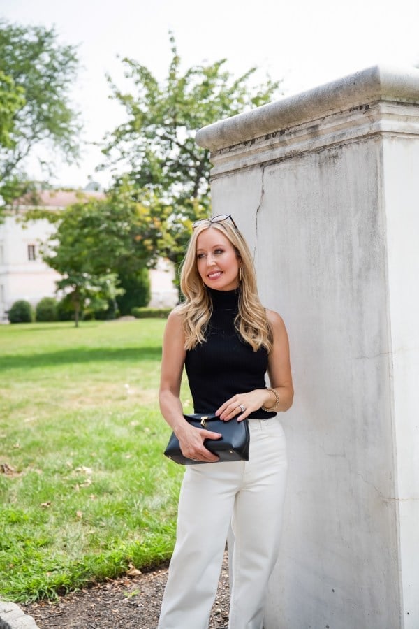 White Wide-Leg Jeans with a Black Turtleneck Top White Wide-Leg Jeans with a Black Turtleneck Top — Black and White Outfits