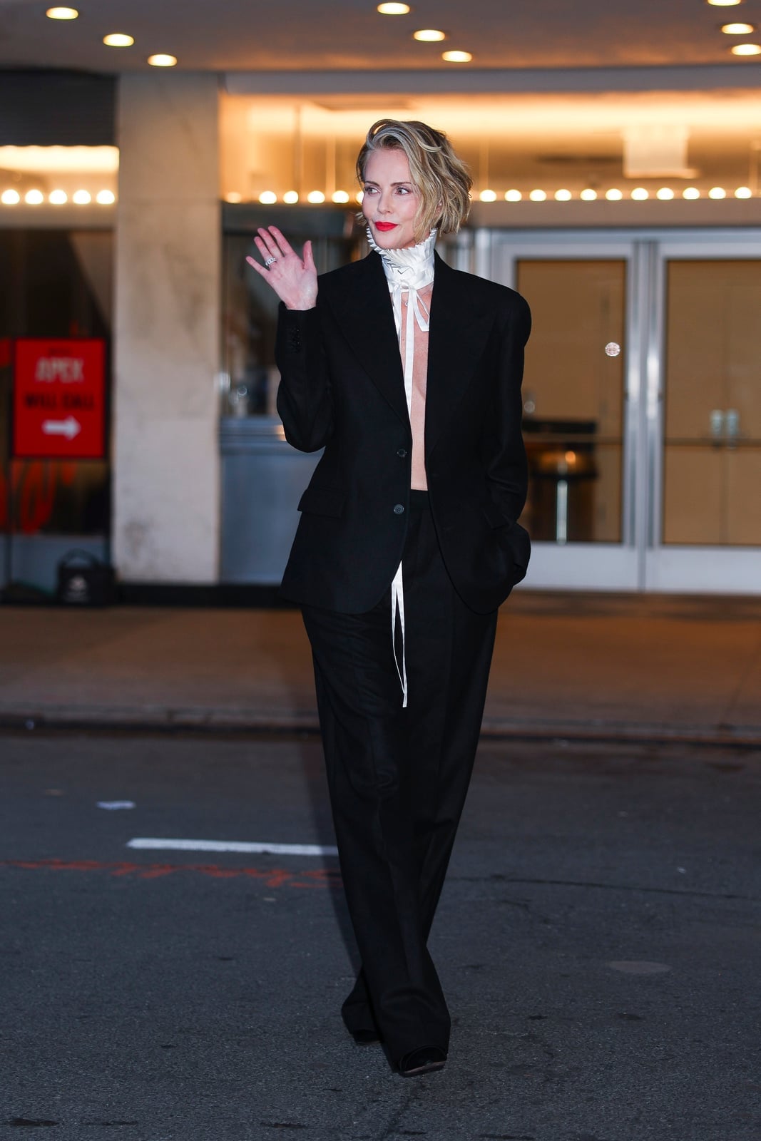 An Oversized Black Suit with a White Neck Scarf An Oversized Black Suit with a White Neck Scarf — Black and White Outfits