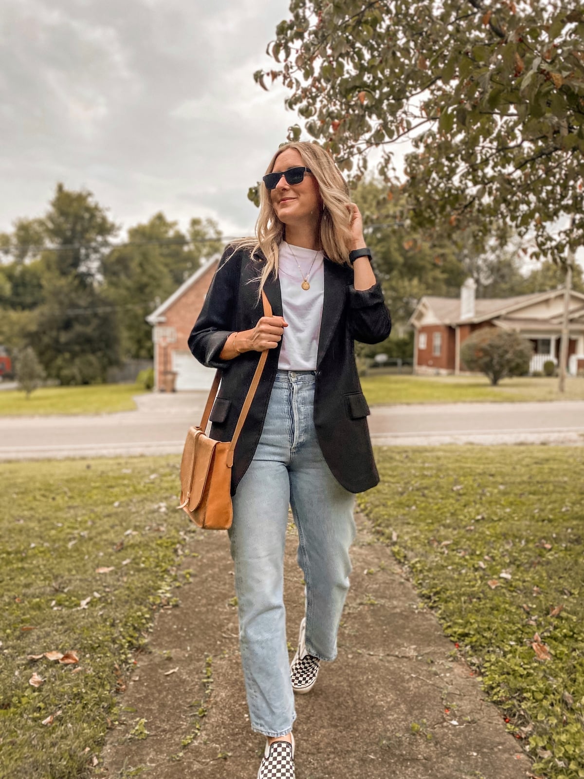 Fitted Black Blazer with Sneakers and Jeans Fitted Black Blazer with Sneakers and Jeans — Black Blazer Outfit