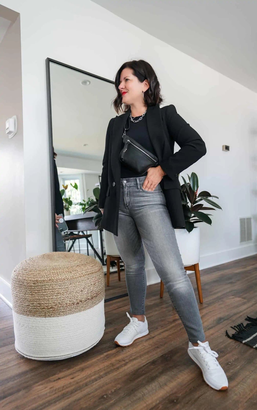 Sleek Black Blazer with Gray Skinny Jeans Sleek Black Blazer with Gray Skinny Jeans — Black Blazer Outfit