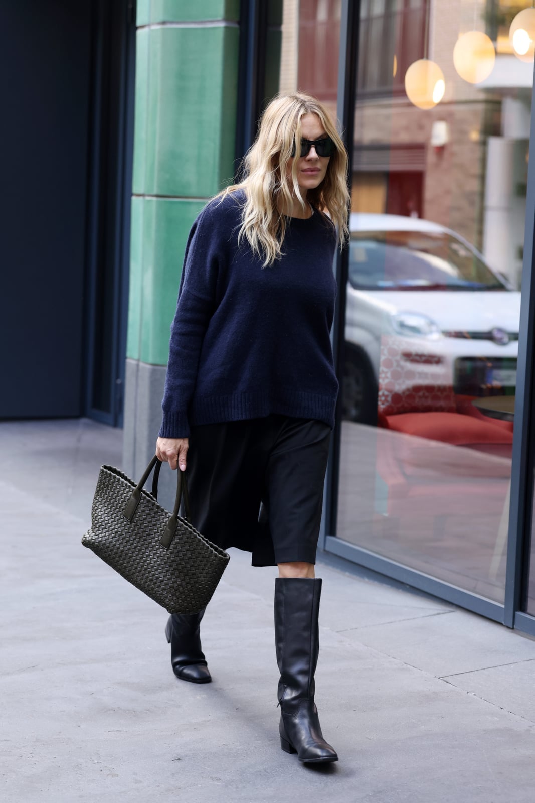 Black Knee-High Boots With Midi Skirt And Sweater Black Knee-High Boots With Midi Skirt And Sweater — Black Boots Outfit