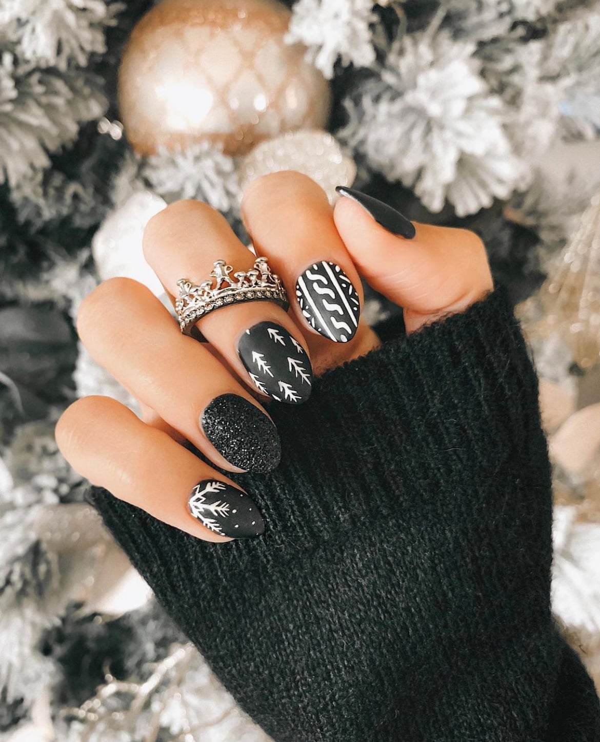 Matte Black With White Christmas Motifs Matte Black With White Christmas Motifs — Black Christmas Nails