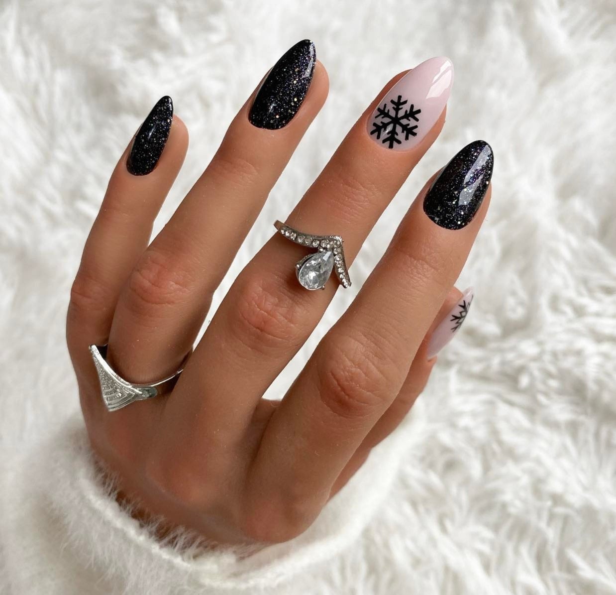 Long Almond Black Glitter Snowflake Long Almond Black Glitter Snowflake — Black Christmas Nails