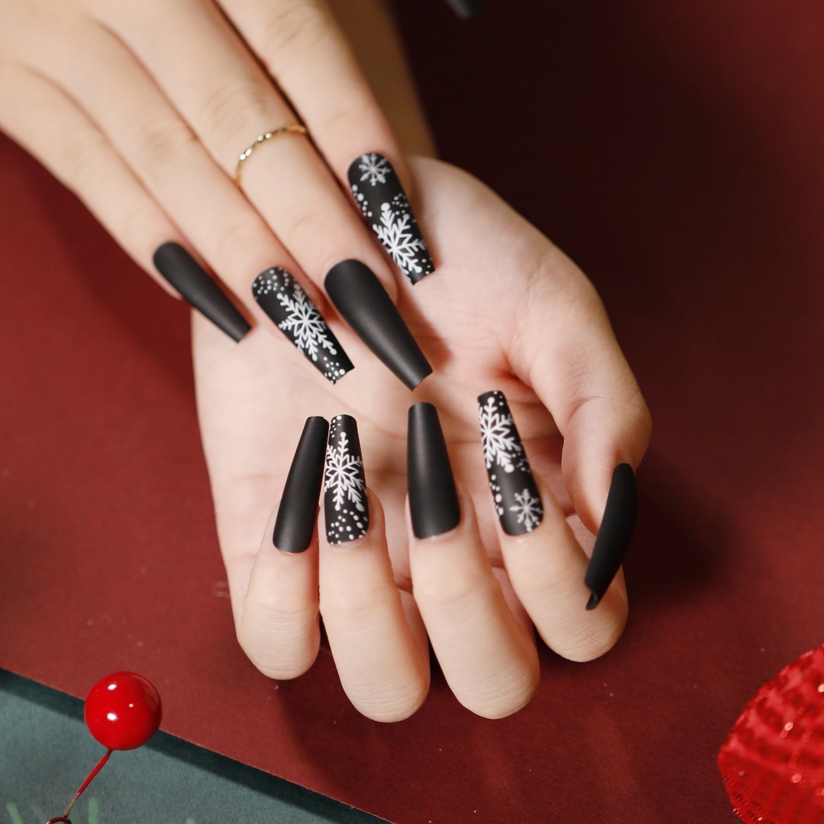 Matte Black Coffin With Snowflake Pattern Matte Black Coffin With Snowflake Pattern — Black Christmas Nails