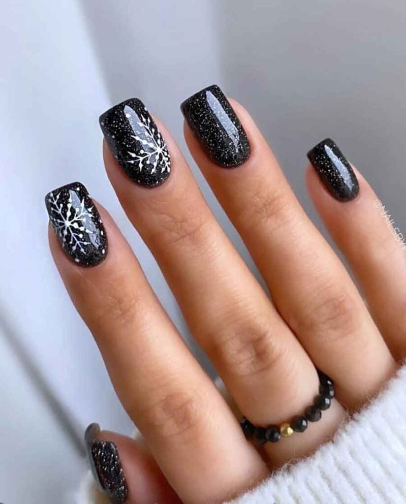 Short Square Black Glitter With Snowflakes Short Square Black Glitter With Snowflakes — Black Christmas Nails