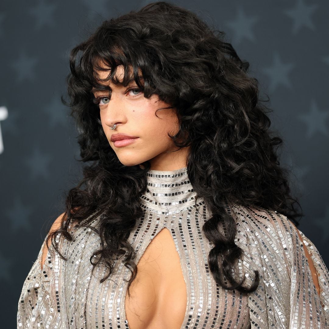 Long Shag With Voluminous Curls Long Shag With Voluminous Curls — Black Curly Hair