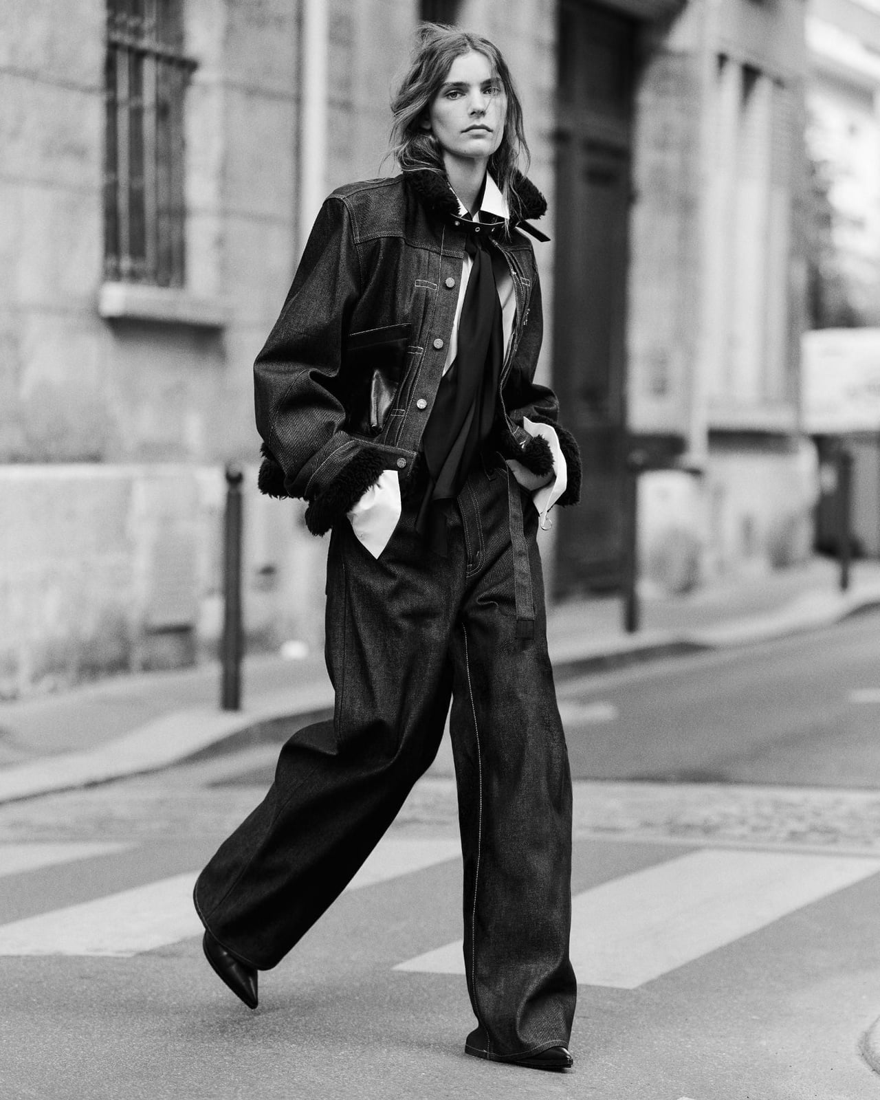 Oversized Black Denim Jacket With Shearling Trim Oversized Black Denim Jacket With Shearling Trim — Black Denim Jacket Outfit