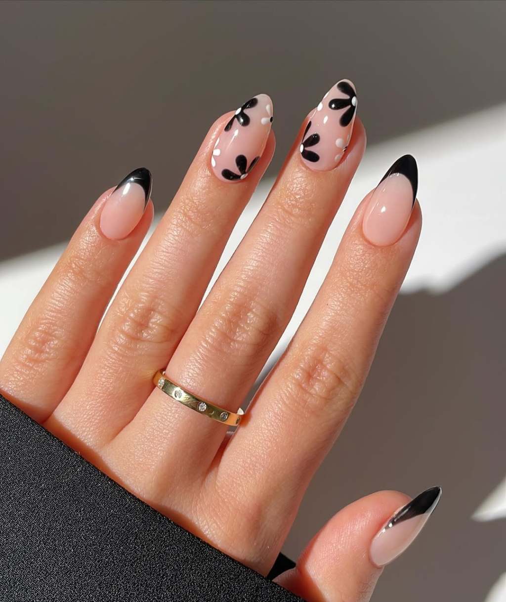 Almond Black French Gold Stars Almond Black French Gold Stars — Black French Nails