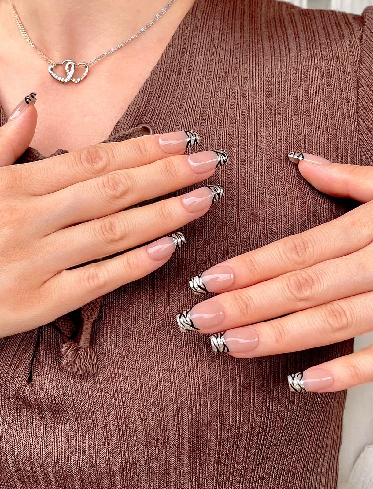 Short Almond Black French Silver Bows Short Almond Black French Silver Bows — Black French Nails