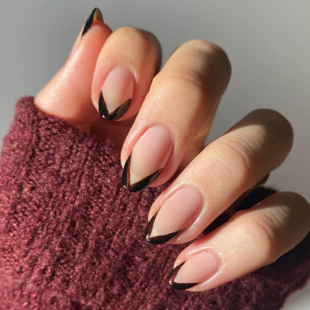 Almond Black French Tips Knit Texture Almond Black French Tips Knit Texture — Black French Nails