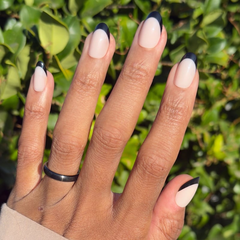 Almond Medium Black French Tips With нюдовая база Almond Medium Black French Tips With нюдовая база — Black French Nails