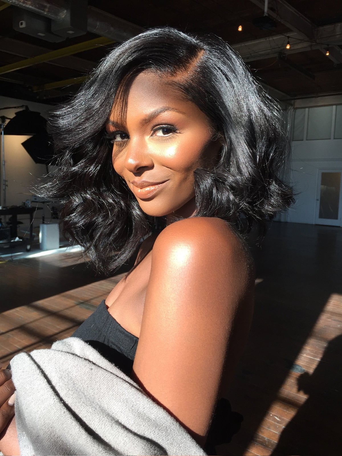 Collarbone Bob With Side-Swept Bangs — Black Hair