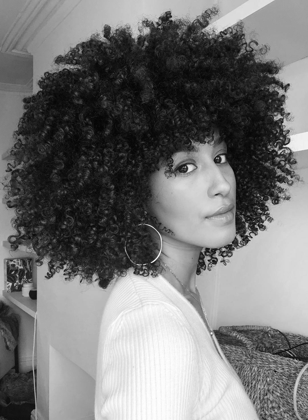 Collarbone Curly Hair Middle Part — Black Hair